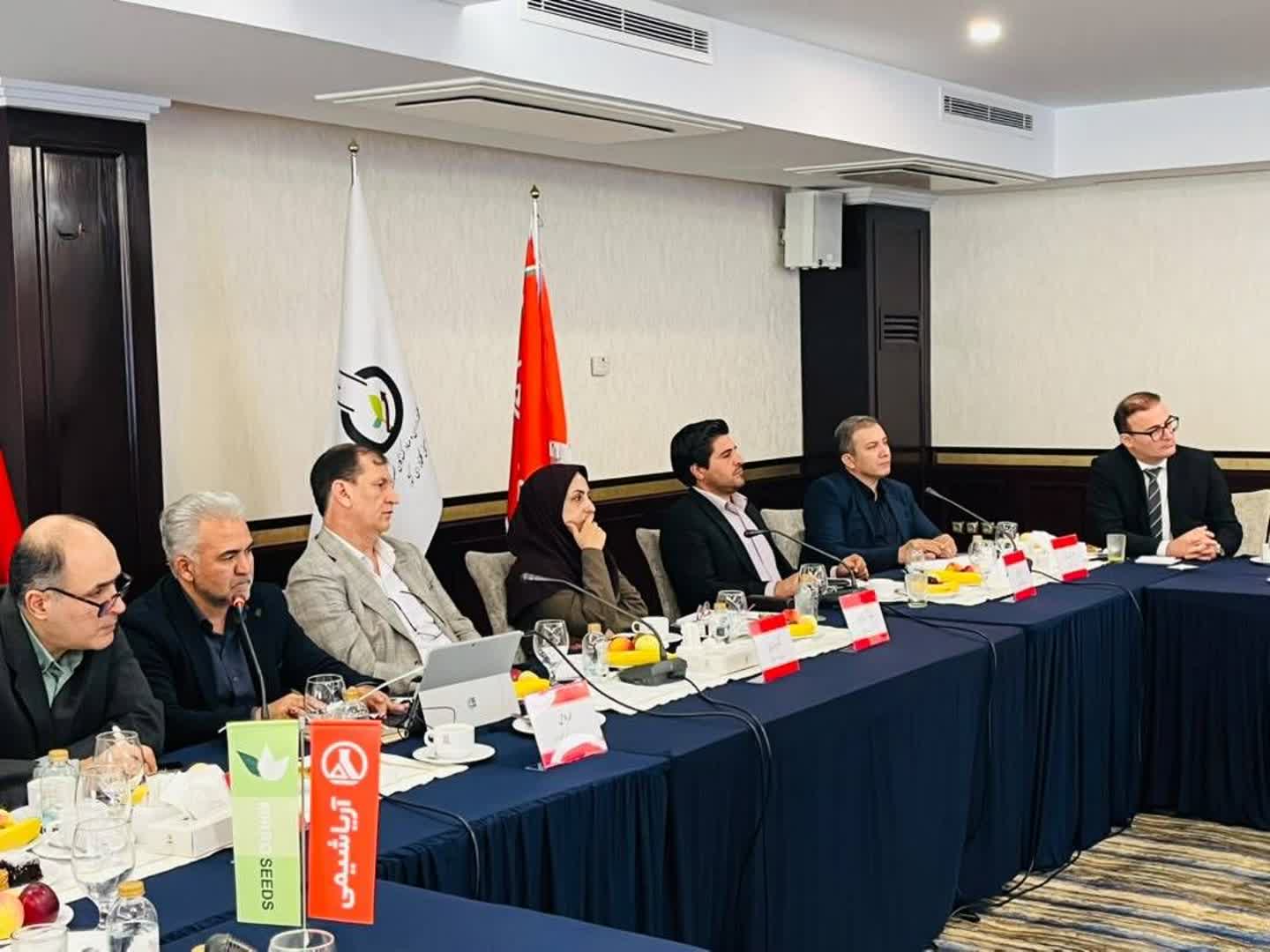 برگزاری نشست هم اندیشی انجمن گلخانه داران و صادرکنندگان محصولات سبزی و صیفی گلخانه ای کشور 